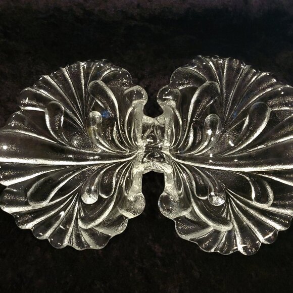 Beautiful Collectible Art Glass Scalloped Dip Candy Nut Serving Dish Divided - Picture 1 of 4